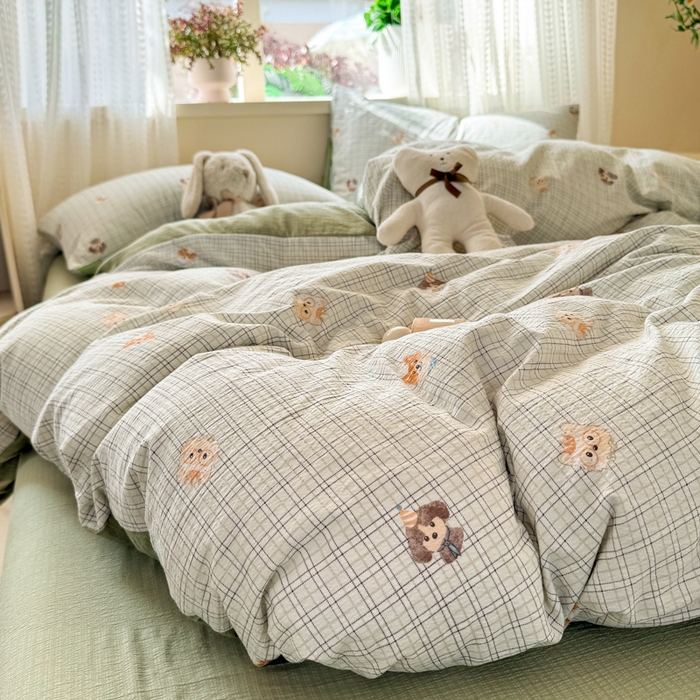 91家纺网 家纺一手货源 找家纺 丽美人家纺 2026新款A类皱皱纱双层印花四件套 格仔萌宠