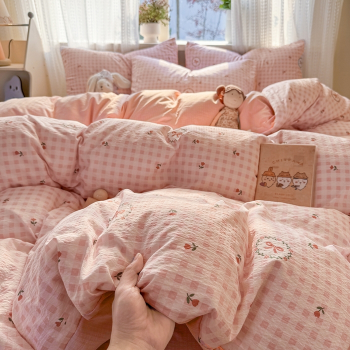 91家纺网 家纺一手货源 找家纺 丽美人家纺 2026新款A类皱皱纱双层印花四件套 格子蝴蝶结