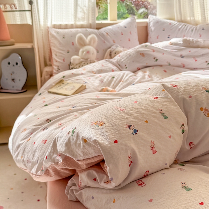 91家纺网 家纺一手货源 找家纺 丽美人家纺 2026新款A类皱皱纱双层印花四件套 桃心萌兔集