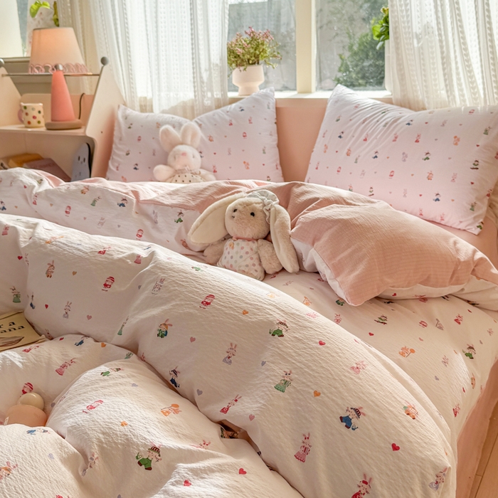 91家纺网 家纺一手货源 找家纺 丽美人家纺 2026新款A类皱皱纱双层印花四件套 桃心萌兔集