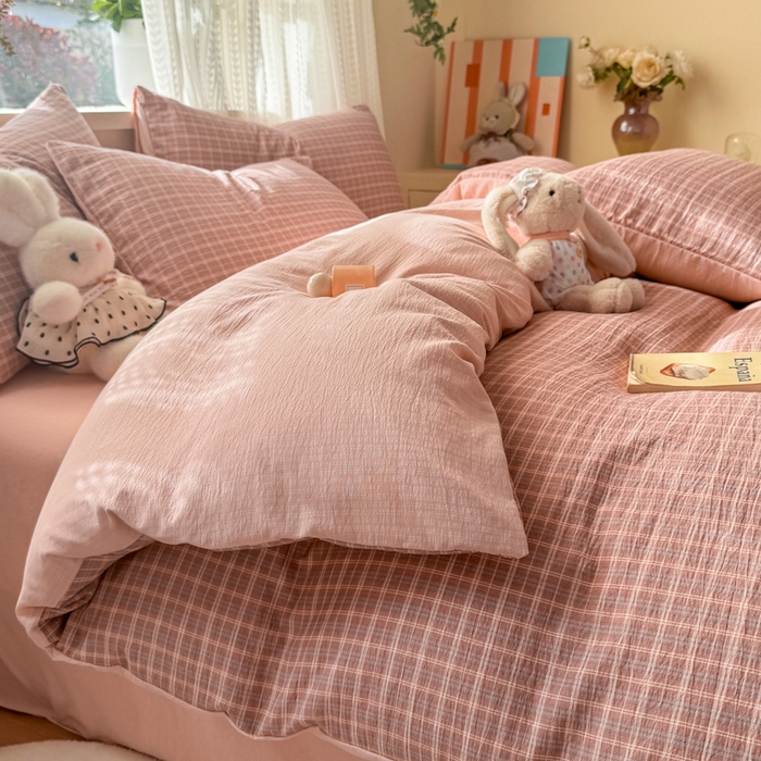 91家纺网 家纺一手货源 找家纺 丽美人家纺 2026新款A类皱皱纱双层印花四件套 英伦红格