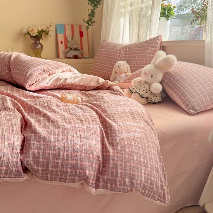 91家纺网 家纺一手货源 找家纺 丽美人家纺 2026新款A类皱皱纱双层印花四件套 英伦红格