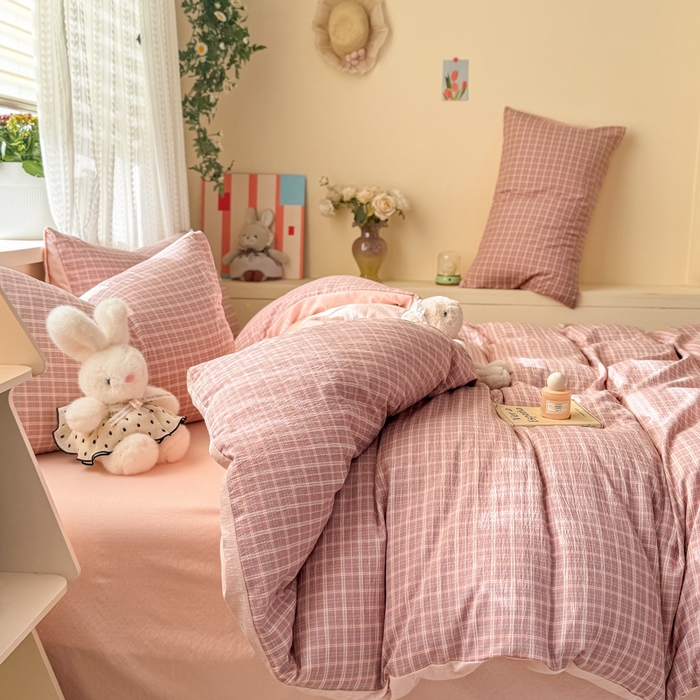 91家纺网 家纺一手货源 找家纺 丽美人家纺 2026新款A类皱皱纱双层印花四件套 英伦红格