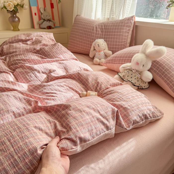 91家纺网 家纺一手货源 找家纺 丽美人家纺 2026新款A类皱皱纱双层印花四件套 英伦红格