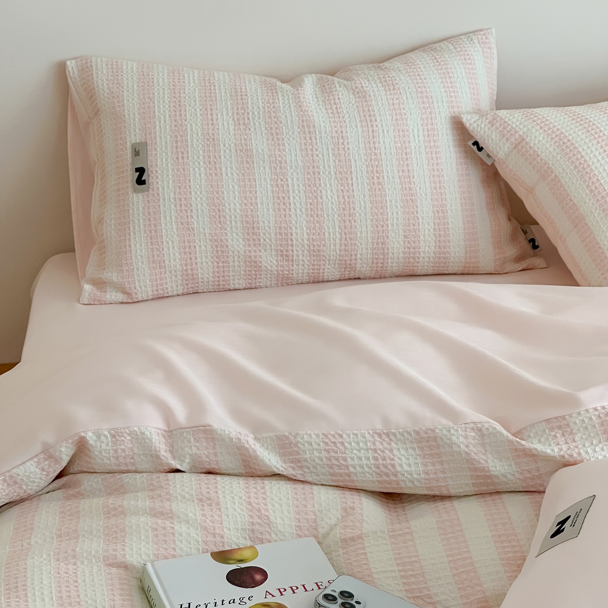 91家纺网 家纺一手货源 找家纺 静家居-简约原创家纺 2026新款ins小清晰简约全棉纯棉华夫格提花四件套-芝士系列 芝士-樱桃粉