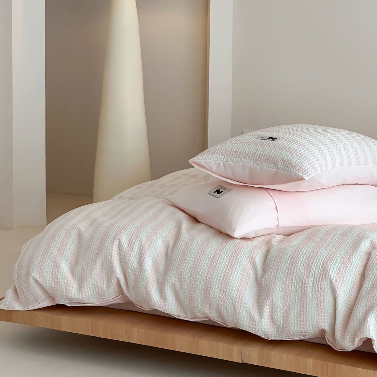 91家纺网 家纺一手货源 找家纺 静家居-简约原创家纺 2026新款ins小清晰简约全棉纯棉华夫格提花四件套-芝士系列 芝士-樱桃粉