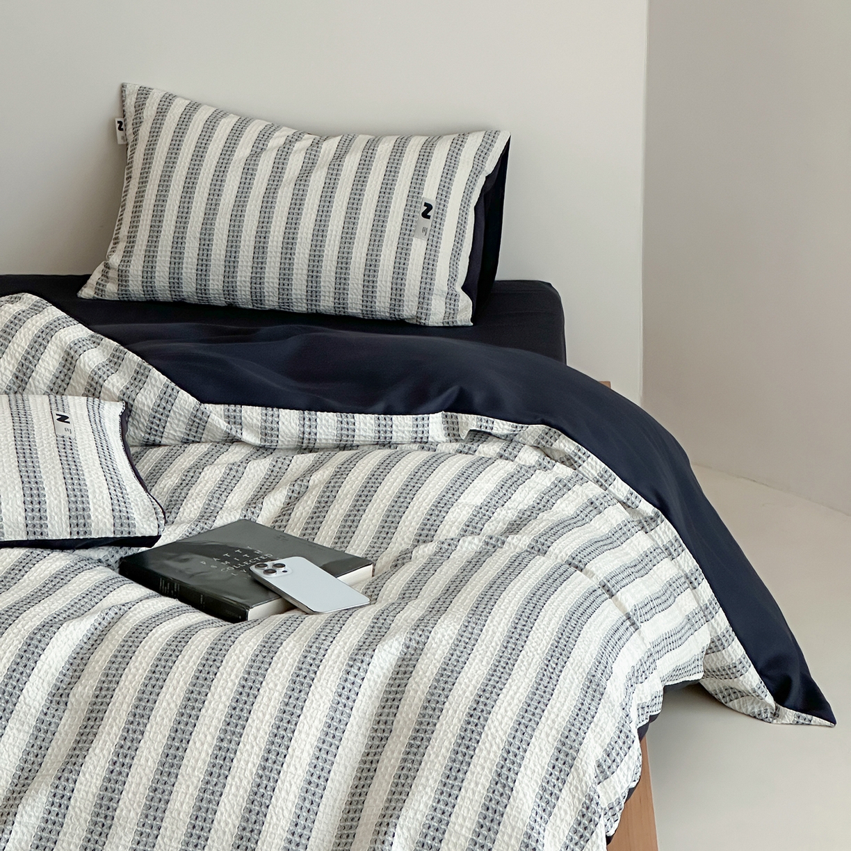 91家纺网 家纺一手货源 找家纺 静家居-简约原创家纺 2026新款ins小清晰简约全棉纯棉华夫格提花四件套-芝士系列 芝士-高级黑