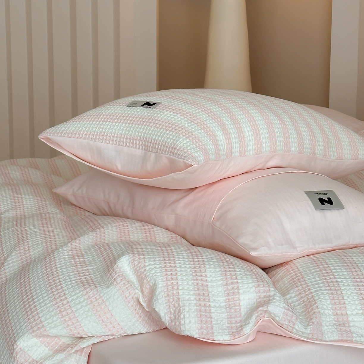 91家纺网 家纺一手货源 找家纺 静家居-简约原创家纺 2026新款ins小清晰简约全棉纯棉华夫格提花四件套-芝士系列 芝士-樱桃粉