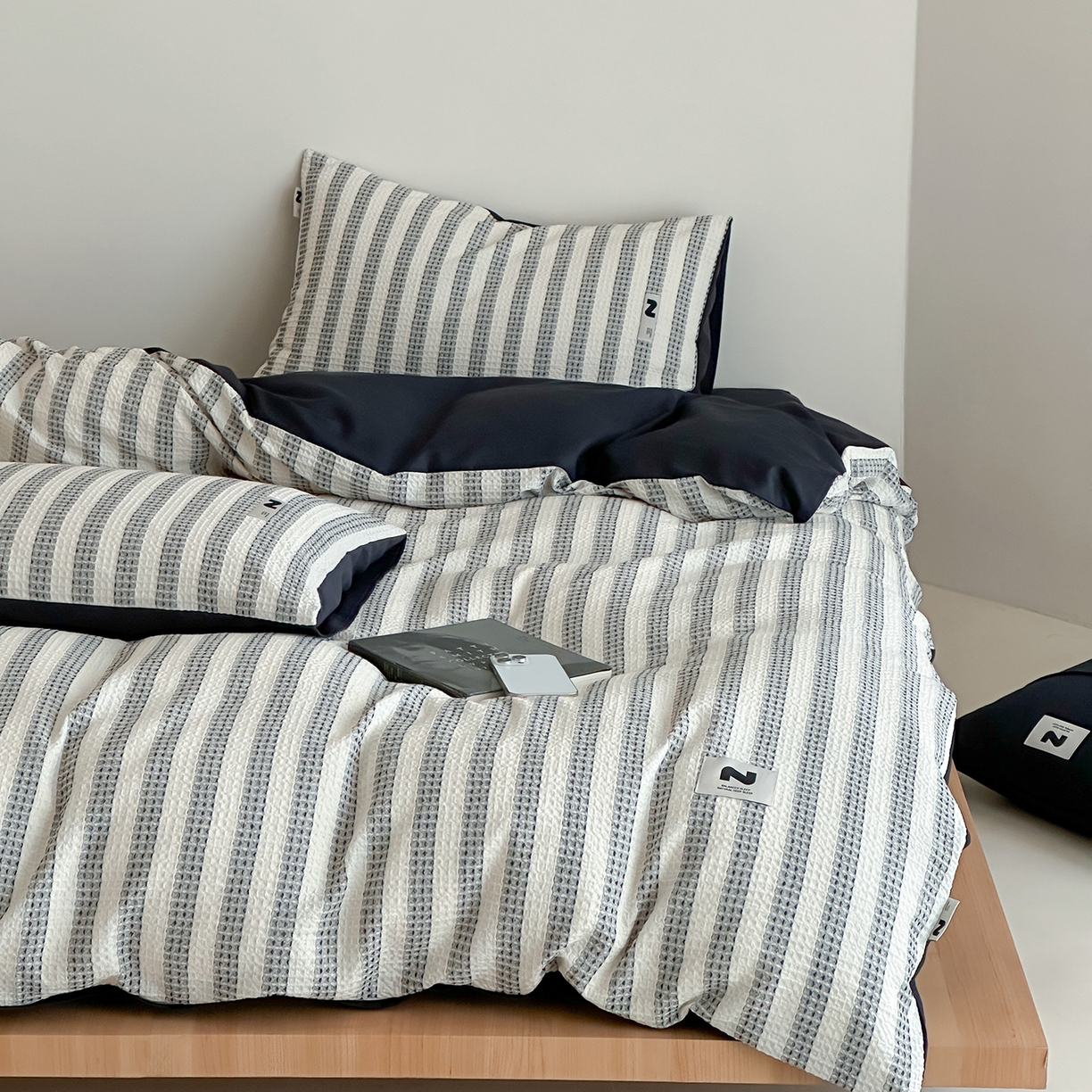 91家纺网 家纺一手货源 找家纺 静家居-简约原创家纺 2026新款ins小清晰简约全棉纯棉华夫格提花四件套-芝士系列 芝士-高级黑