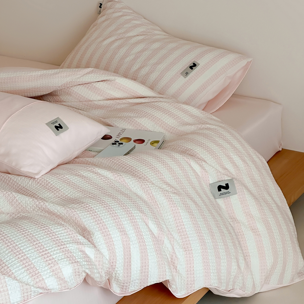 91家纺网 家纺一手货源 找家纺 静家居-简约原创家纺 2026新款ins小清晰简约全棉纯棉华夫格提花四件套-芝士系列 芝士-樱桃粉