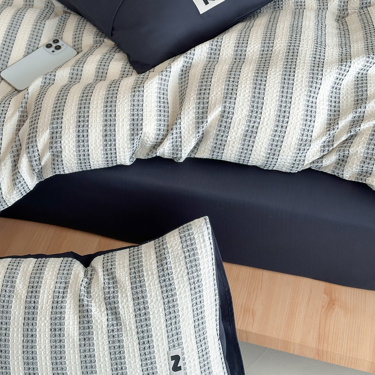 91家纺网 家纺一手货源 找家纺 静家居-简约原创家纺 2026新款ins小清晰简约全棉纯棉华夫格提花四件套-芝士系列 芝士-高级黑