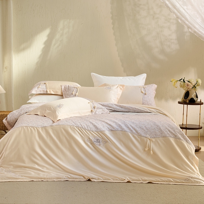 91家纺网 家纺一手货源 找家纺 诗黛尔 2026春夏新款云朵棉梦屿花田系列四件套 梦屿花田-浅米金