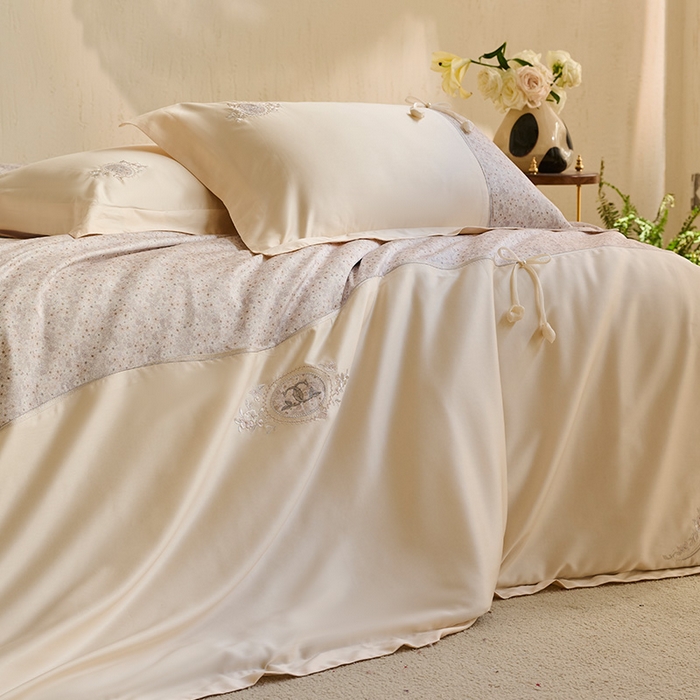 91家纺网 家纺一手货源 找家纺 诗黛尔 2026春夏新款云朵棉梦屿花田系列四件套 梦屿花田-浅米金