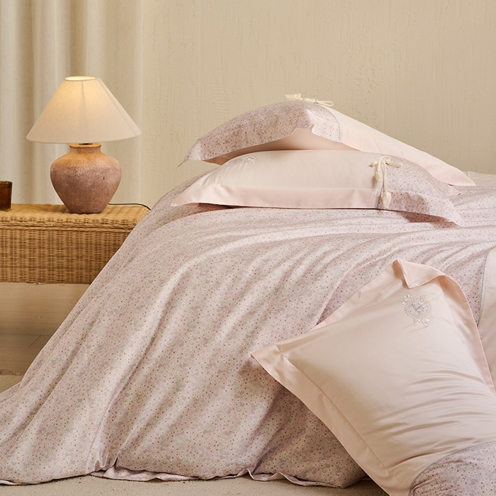 91家纺网 家纺一手货源 找家纺 诗黛尔 2026春夏新款云朵棉梦屿花田系列四件套 梦屿花田-树莓粉