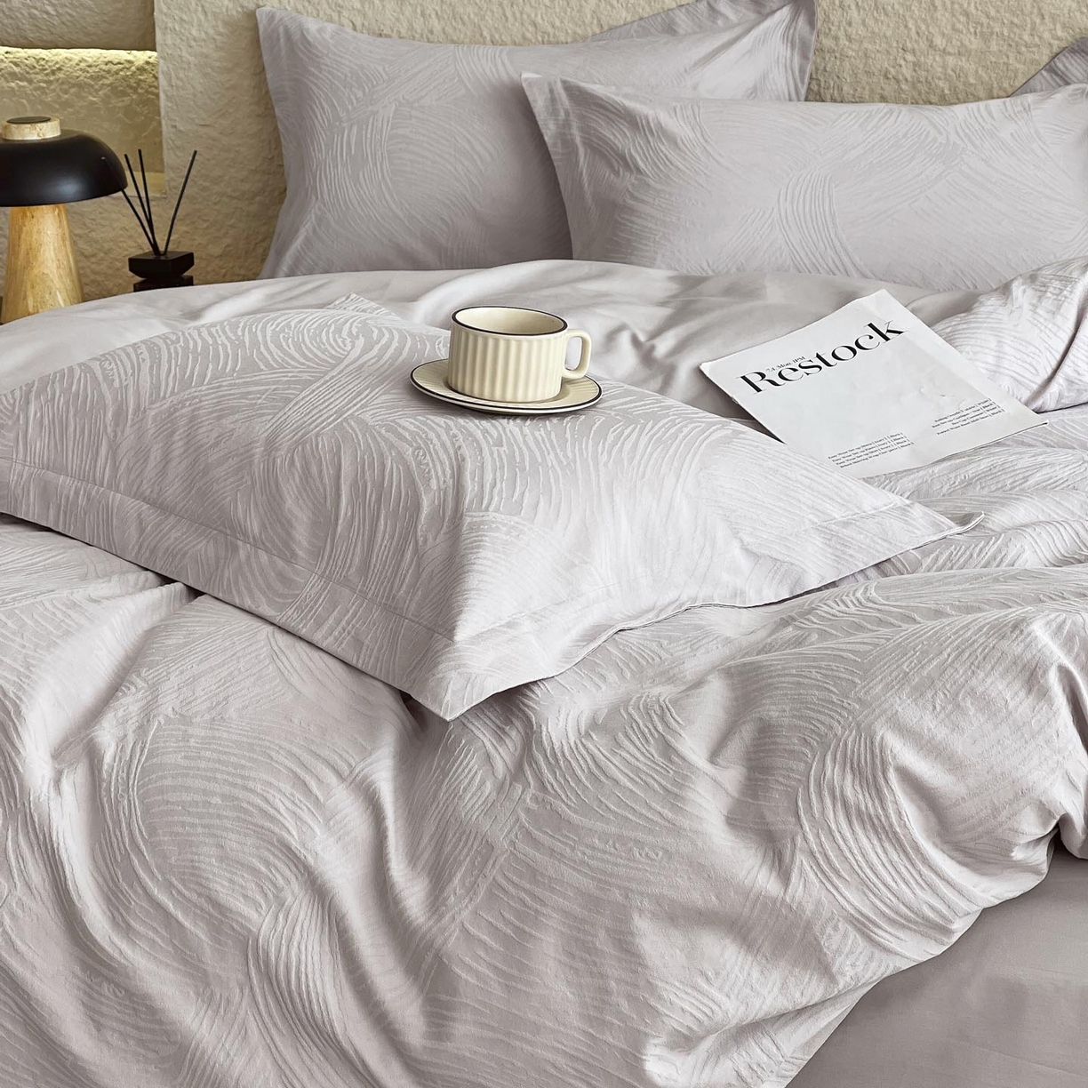 91家纺网 家纺一手货源 找家纺 帅露家纺 2026新款A类全棉纯棉亮面浮雕提花四件套 布兰卡-银灰