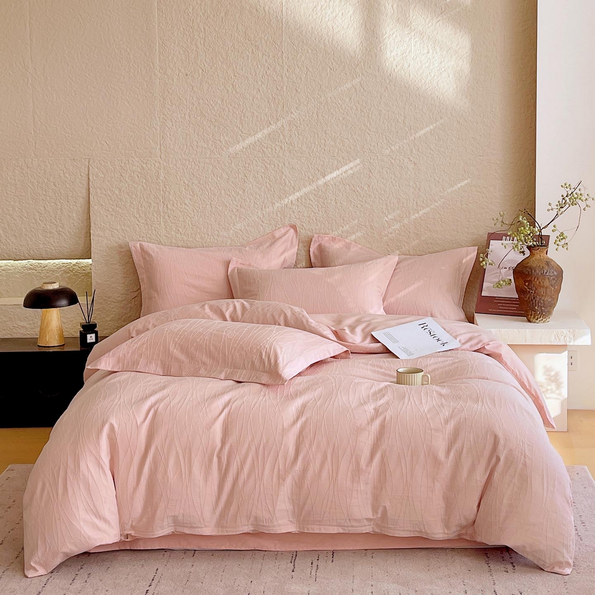 91家纺网 家纺一手货源 找家纺 帅露家纺 2026新款A类全棉纯棉亮面浮雕提花四件套 蝶梦-唯美粉