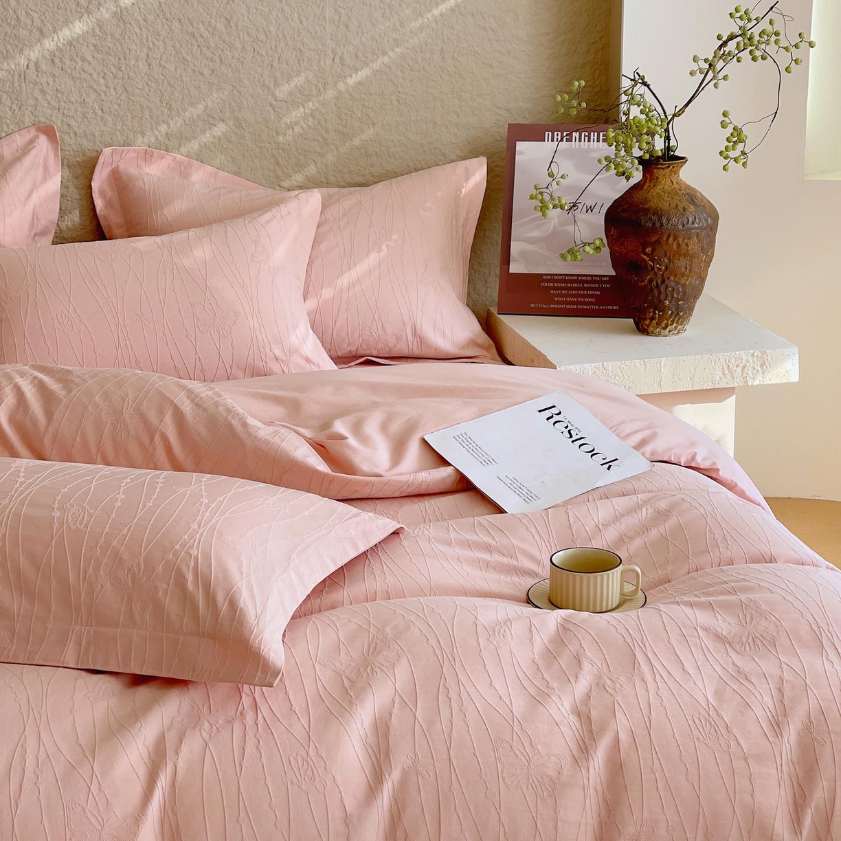 91家纺网 家纺一手货源 找家纺 帅露家纺 2026新款A类全棉纯棉亮面浮雕提花四件套 蝶梦-唯美粉