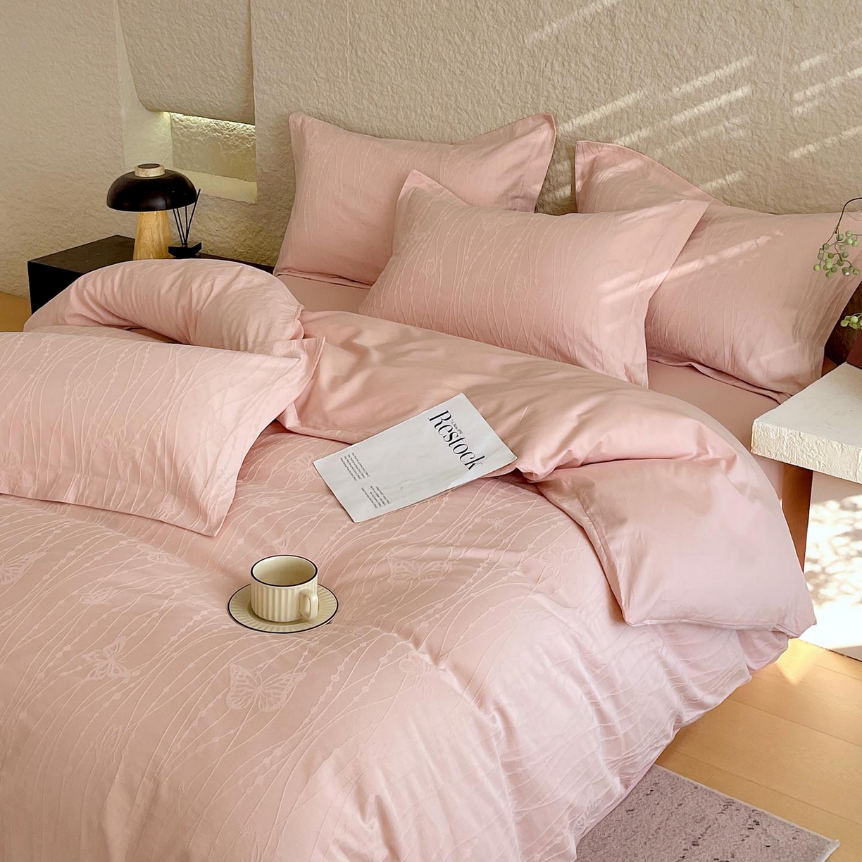 91家纺网 家纺一手货源 找家纺 帅露家纺 2026新款A类全棉纯棉亮面浮雕提花四件套 蝶梦-唯美粉