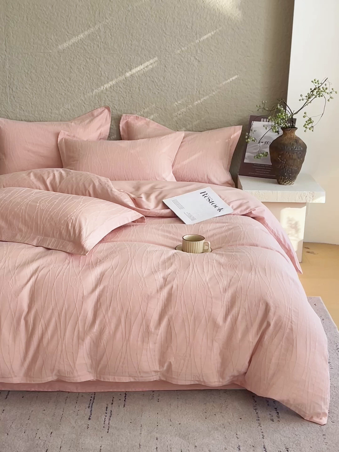 91家纺网 家纺一手货源 找家纺 帅露家纺 2026新款A类全棉纯棉亮面浮雕提花四件套 蝶梦-唯美粉