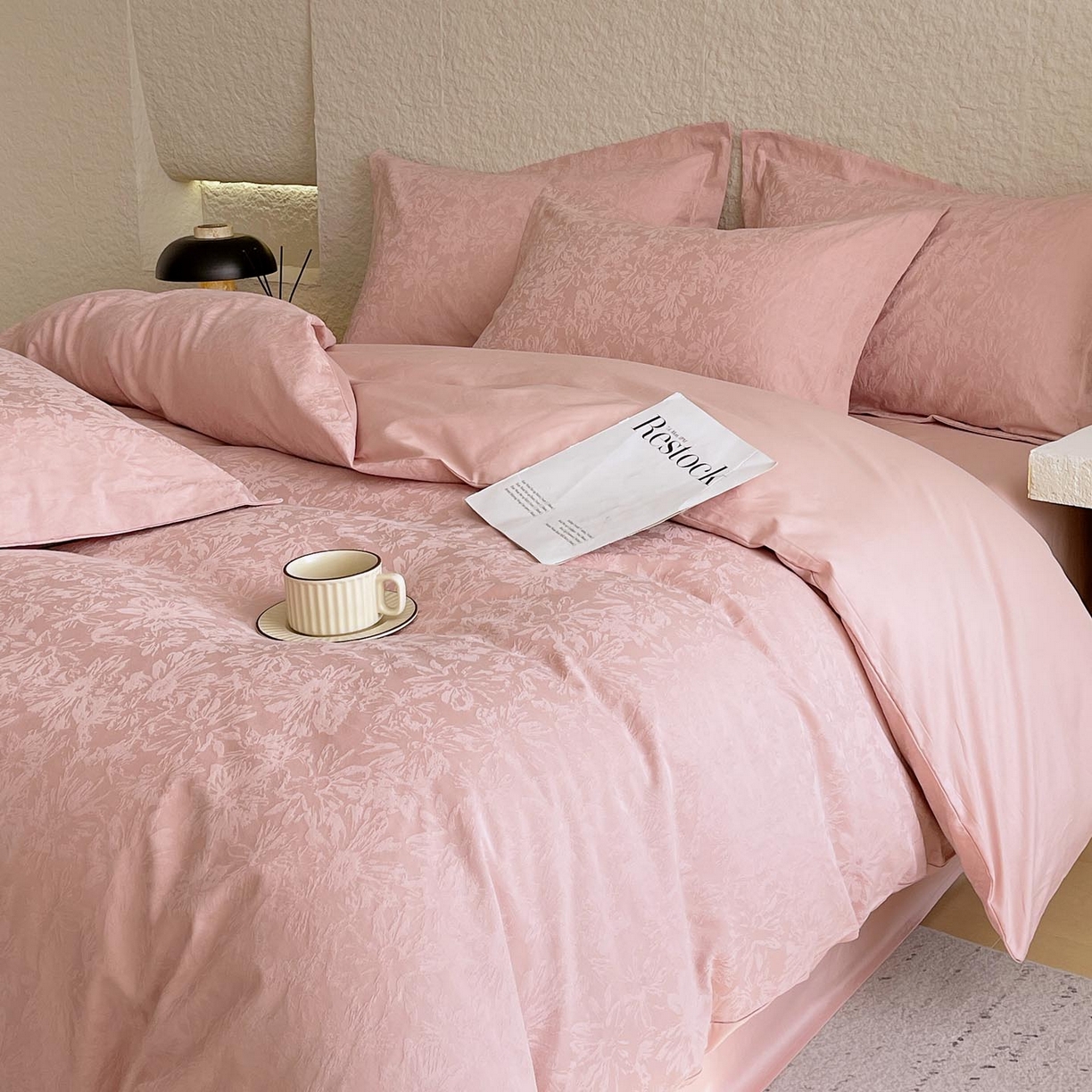 91家纺网 家纺一手货源 找家纺 帅露家纺 2026新款A类全棉纯棉亮面浮雕提花四件套 梵花绘-浓粉