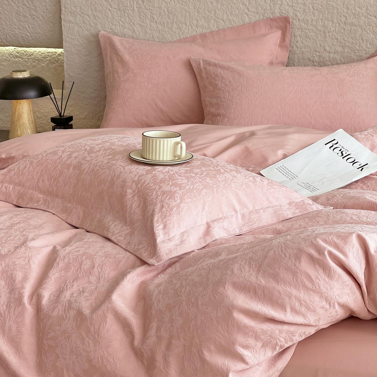 91家纺网 家纺一手货源 找家纺 帅露家纺 2026新款A类全棉纯棉亮面浮雕提花四件套 梵花绘-浓粉