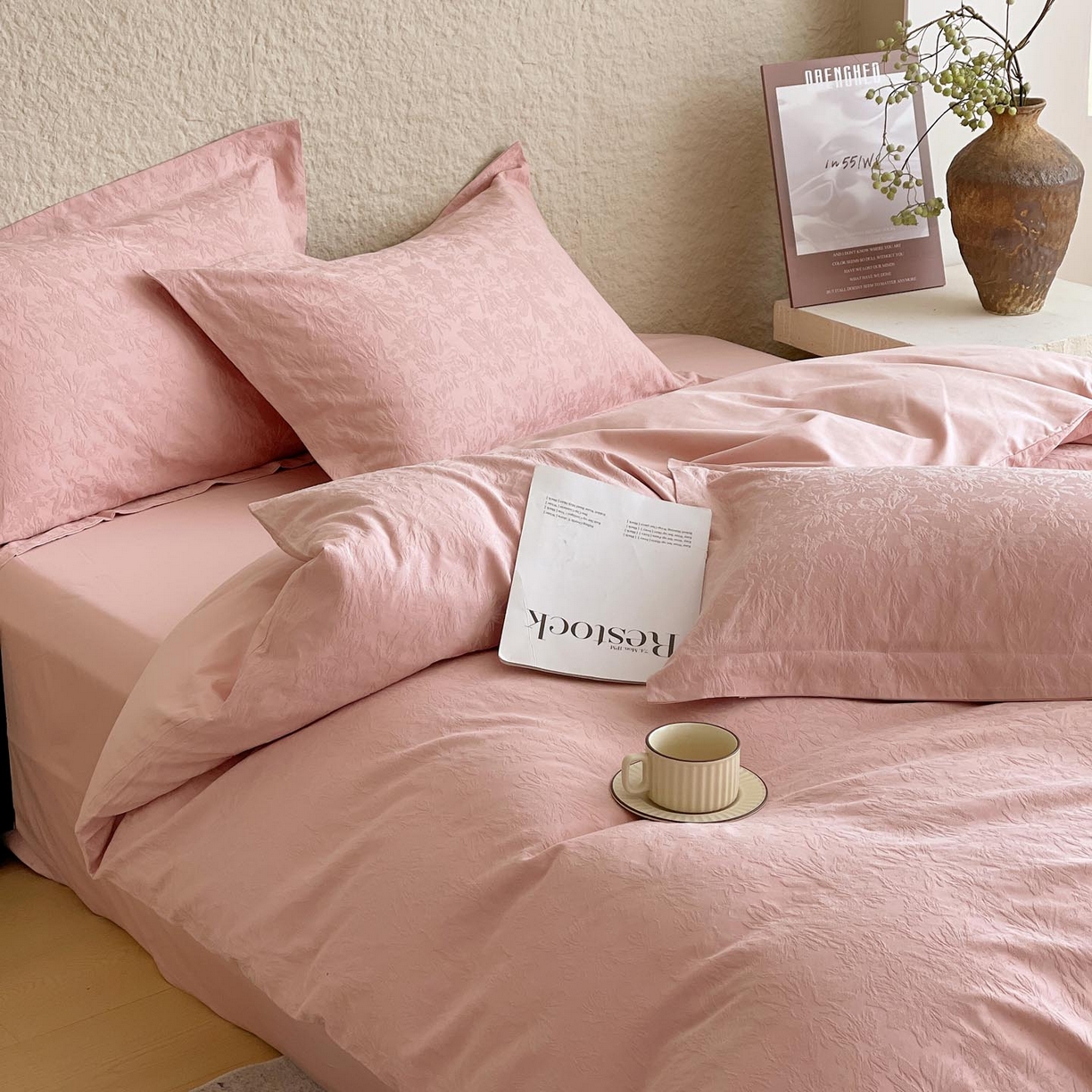 91家纺网 家纺一手货源 找家纺 帅露家纺 2026新款A类全棉纯棉亮面浮雕提花四件套 梵花绘-浓粉