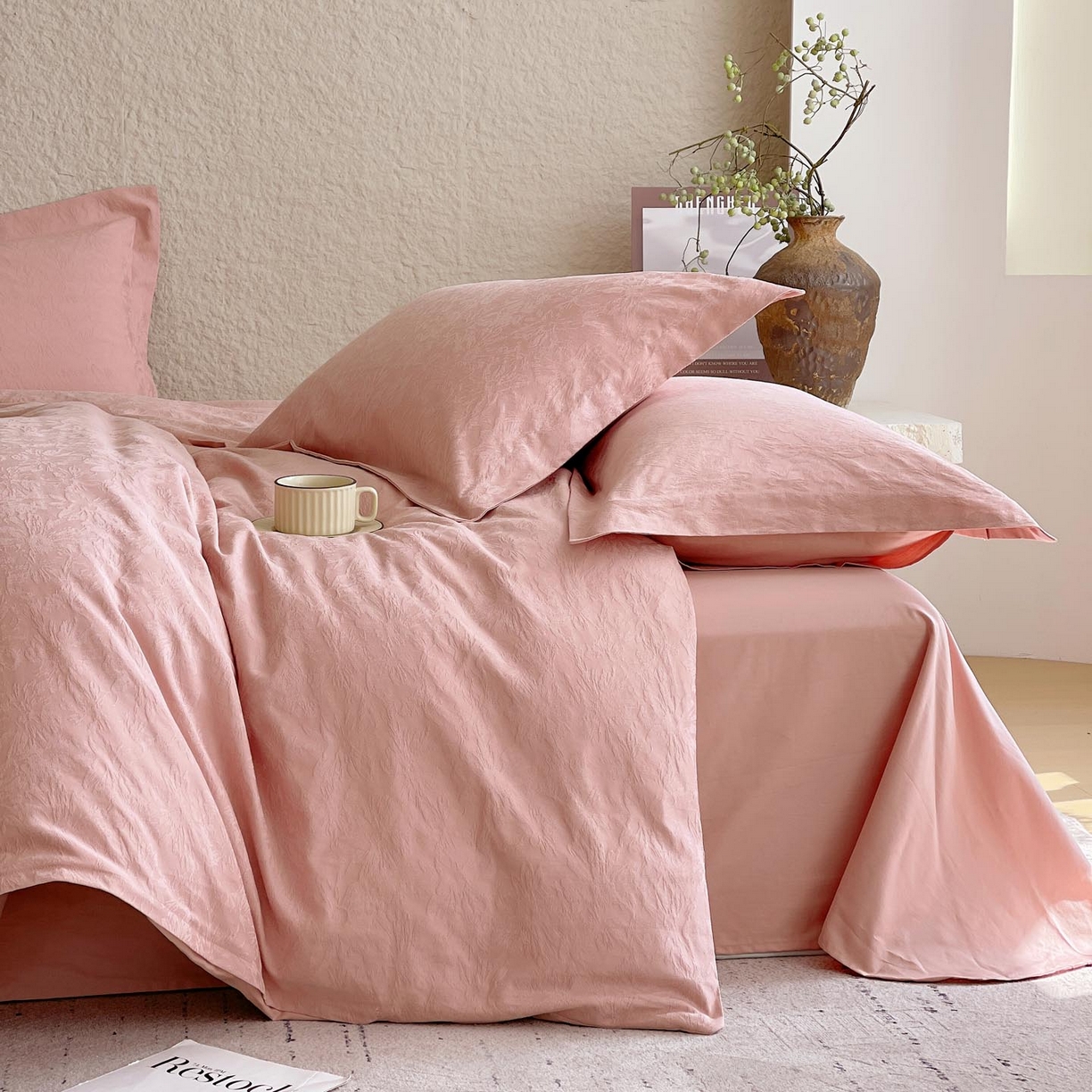 91家纺网 家纺一手货源 找家纺 帅露家纺 2026新款A类全棉纯棉亮面浮雕提花四件套 梵花绘-浓粉