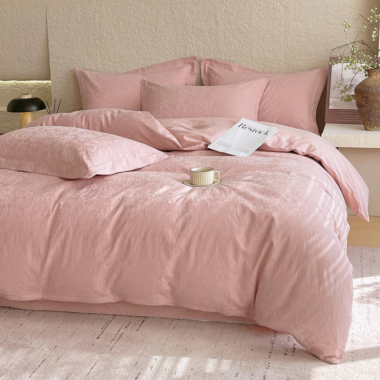 91家纺网 家纺一手货源 找家纺 帅露家纺 2026新款A类全棉纯棉亮面浮雕提花四件套 梵花绘-浓粉