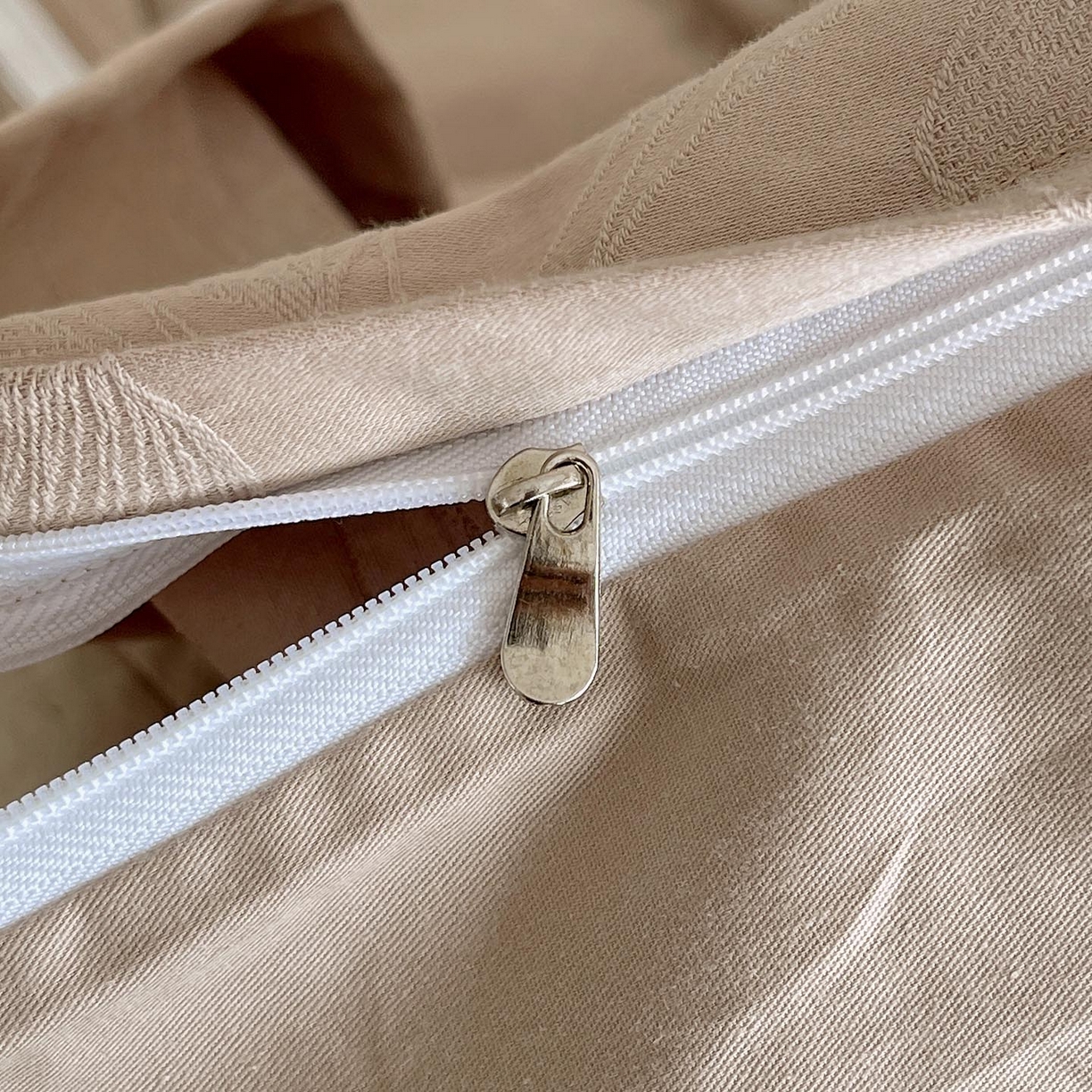 91家纺网 家纺一手货源 找家纺 帅露家纺 2026新款A类全棉纯棉亮面浮雕提花四件套 花柔玉净-金属灰