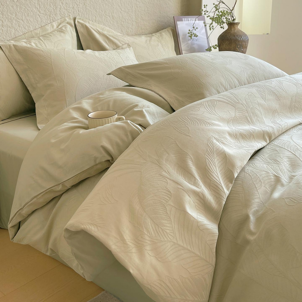 91家纺网 家纺一手货源 找家纺 帅露家纺 2026新款A类全棉纯棉亮面浮雕提花四件套 焦野-奶绿