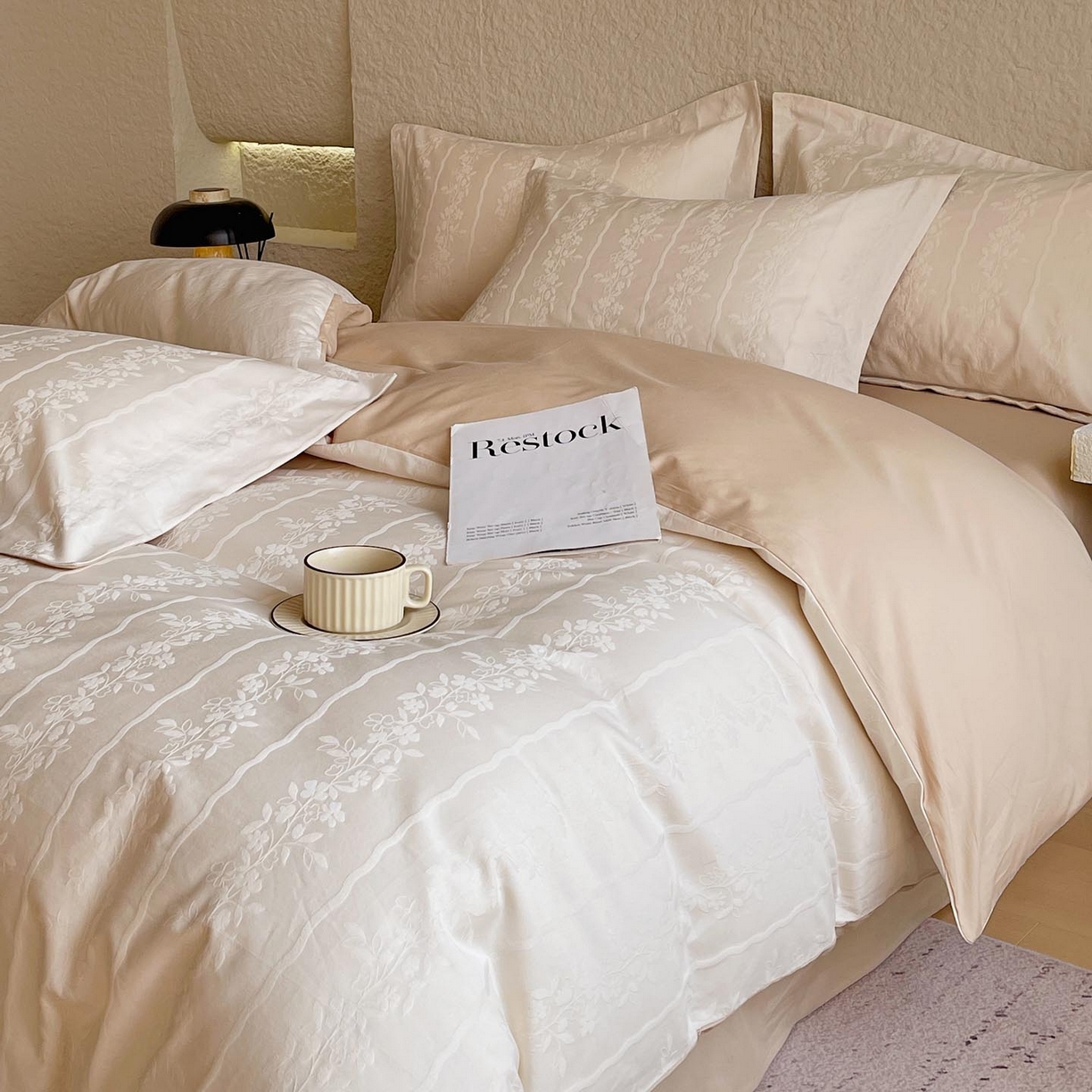 91家纺网 家纺一手货源 找家纺 帅露家纺 2026新款A类全棉纯棉亮面浮雕提花四件套 浪漫情缘-米杏