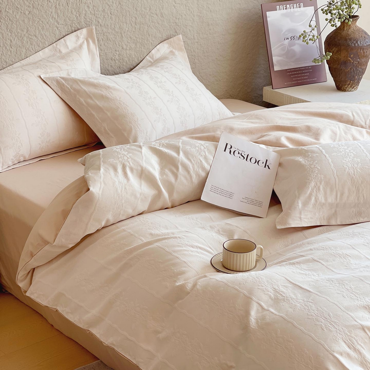 91家纺网 家纺一手货源 找家纺 帅露家纺 2026新款A类全棉纯棉亮面浮雕提花四件套 浪漫情缘-米杏