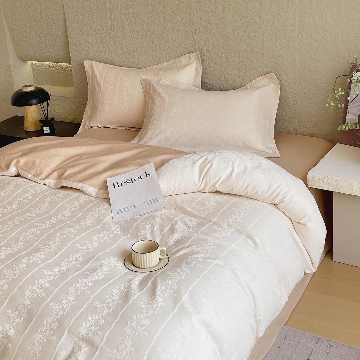 91家纺网 家纺一手货源 找家纺 帅露家纺 2026新款A类全棉纯棉亮面浮雕提花四件套 浪漫情缘-米杏