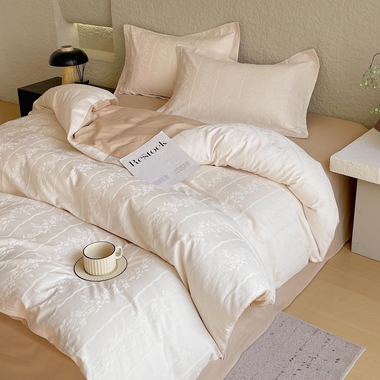 91家纺网 家纺一手货源 找家纺 帅露家纺 2026新款A类全棉纯棉亮面浮雕提花四件套 浪漫情缘-米杏