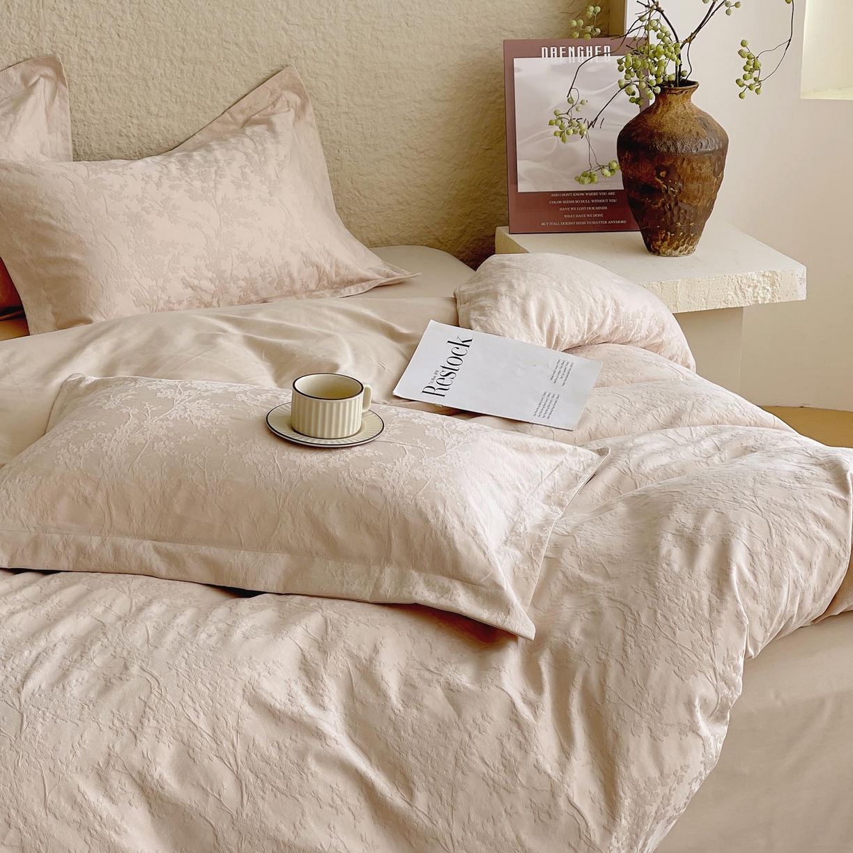 91家纺网 家纺一手货源 找家纺 帅露家纺 2026新款A类全棉纯棉亮面浮雕提花四件套 梦幻花园-米杏