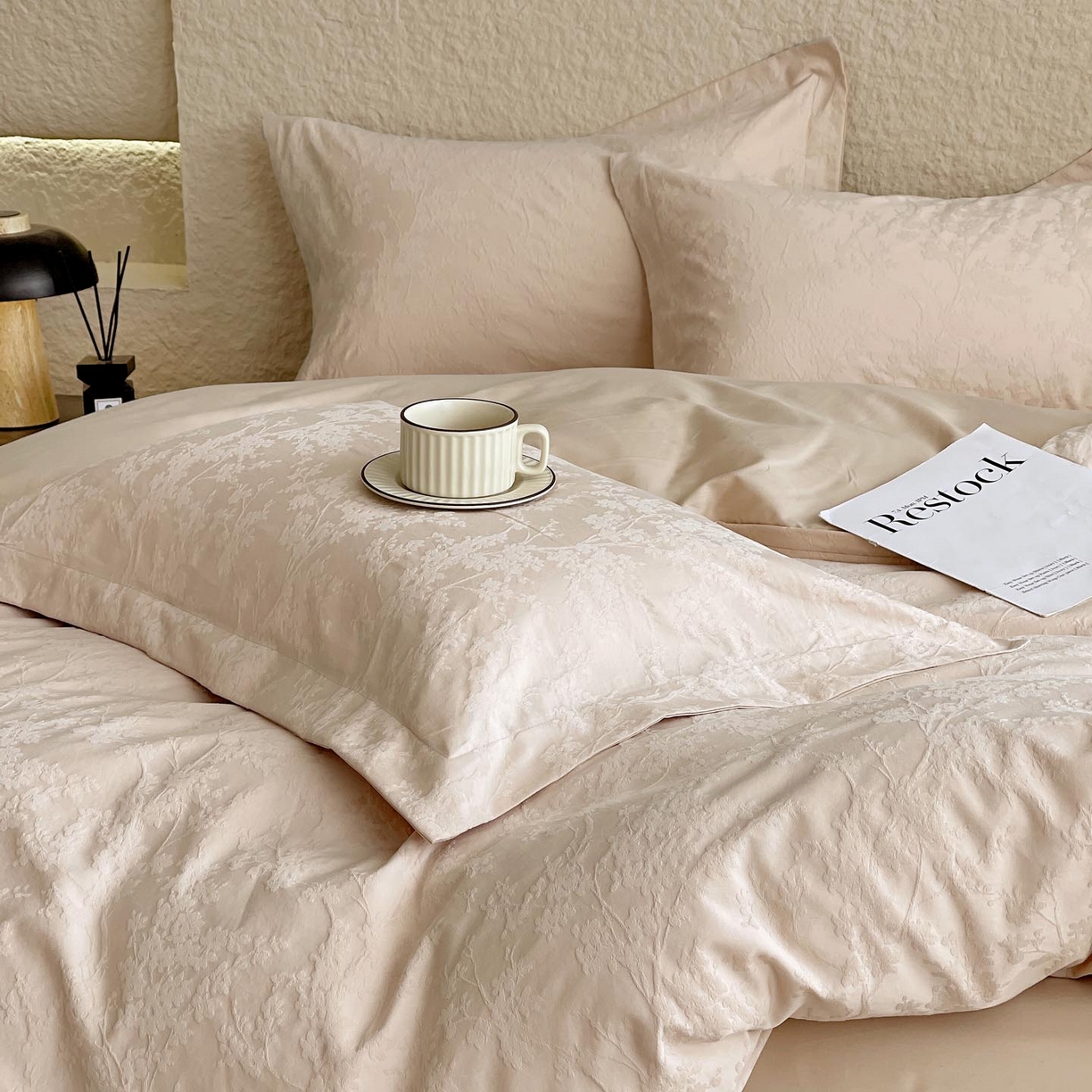 91家纺网 家纺一手货源 找家纺 帅露家纺 2026新款A类全棉纯棉亮面浮雕提花四件套 梦幻花园-米杏