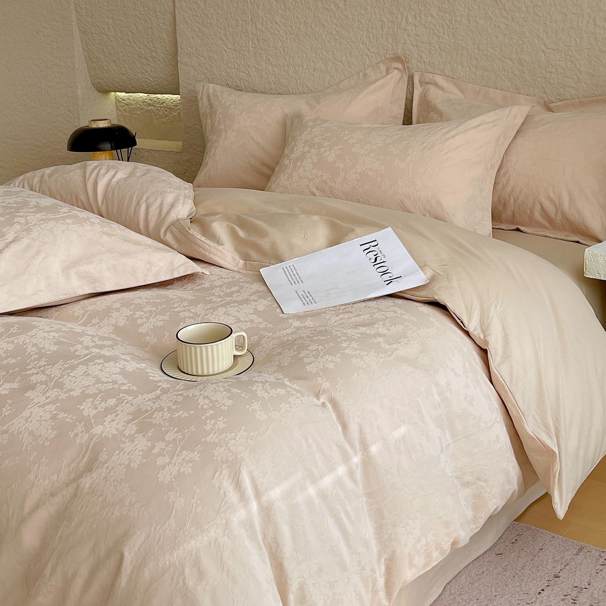 91家纺网 家纺一手货源 找家纺 帅露家纺 2026新款A类全棉纯棉亮面浮雕提花四件套 梦幻花园-米杏