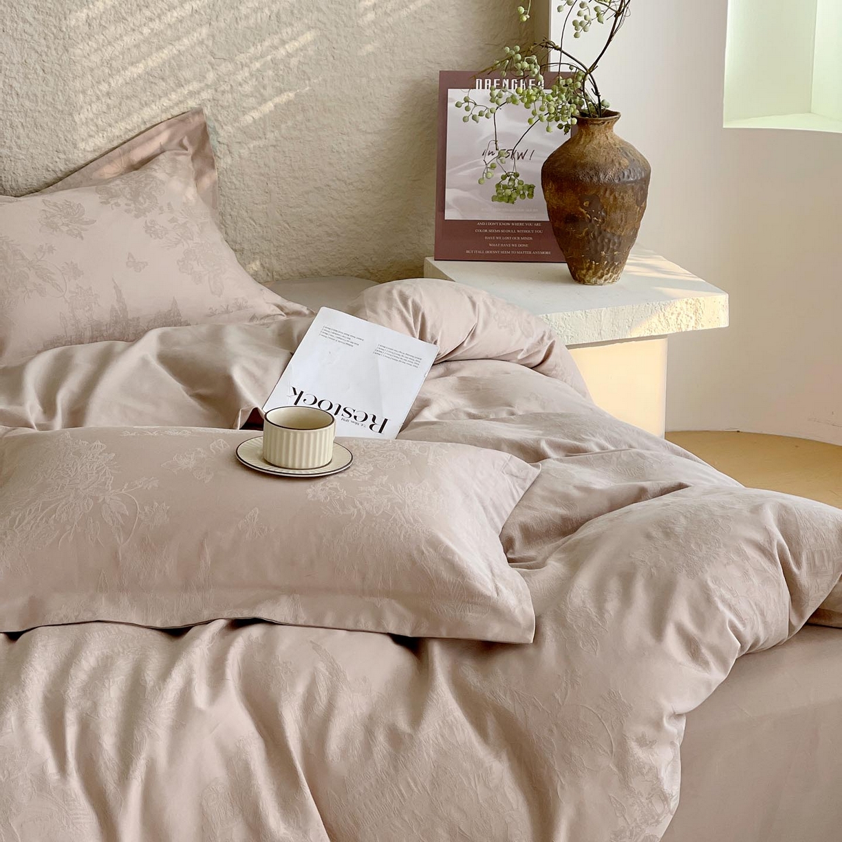 91家纺网 家纺一手货源 找家纺 帅露家纺 2026新款A类全棉纯棉亮面浮雕提花四件套 欧陆庭园-金属灰