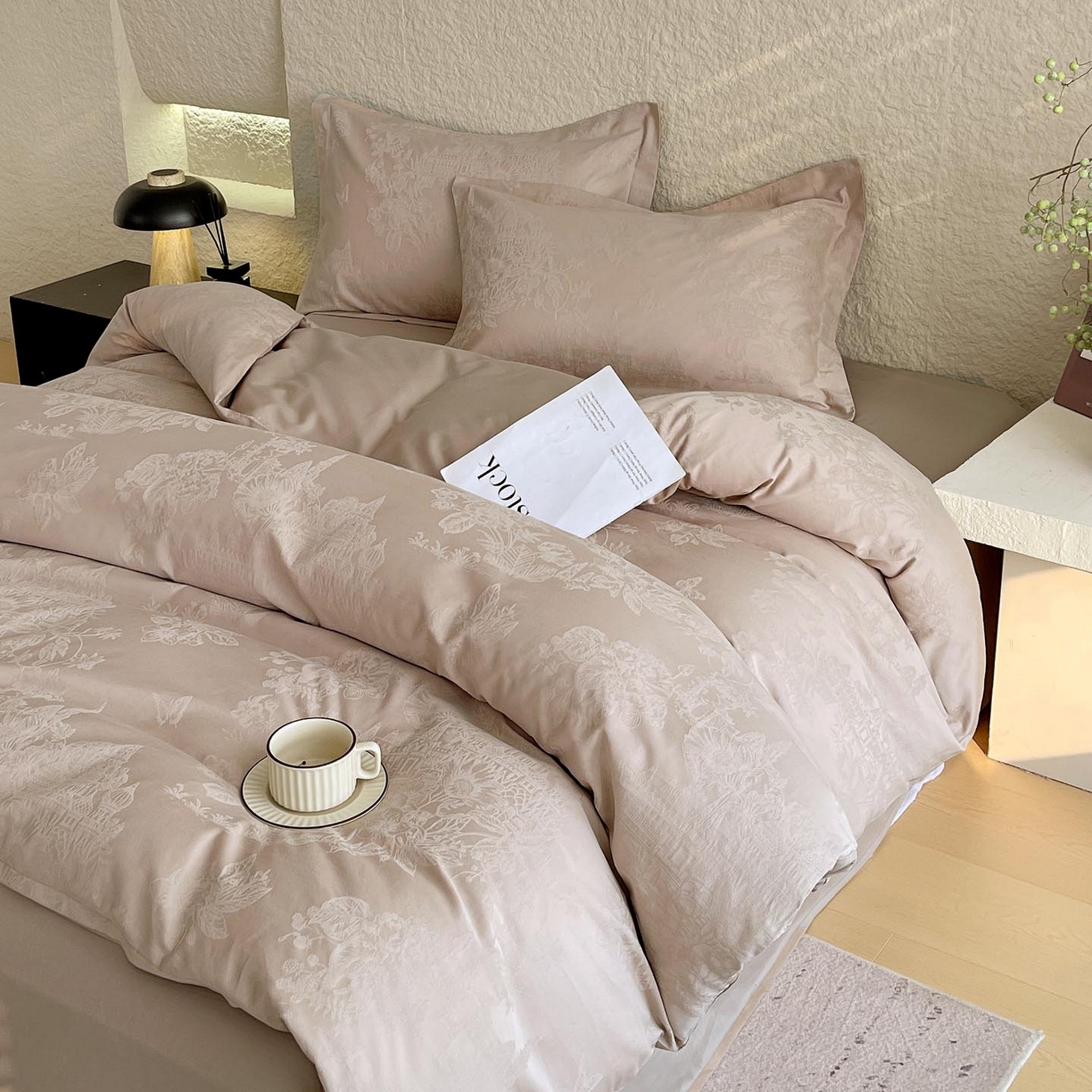 91家纺网 家纺一手货源 找家纺 帅露家纺 2026新款A类全棉纯棉亮面浮雕提花四件套 欧陆庭园-金属灰