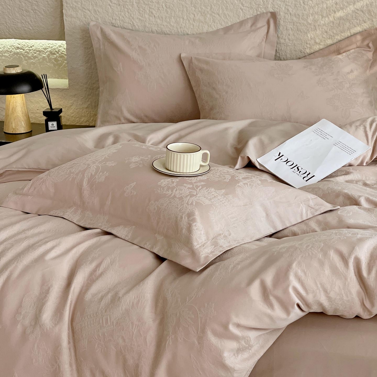 91家纺网 家纺一手货源 找家纺 帅露家纺 2026新款A类全棉纯棉亮面浮雕提花四件套 欧陆庭园-金属灰