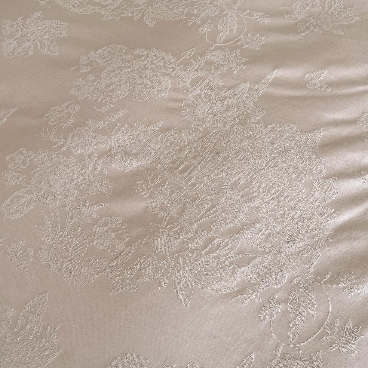 91家纺网 家纺一手货源 找家纺 帅露家纺 2026新款A类全棉纯棉亮面浮雕提花四件套 欧陆庭园-金属灰