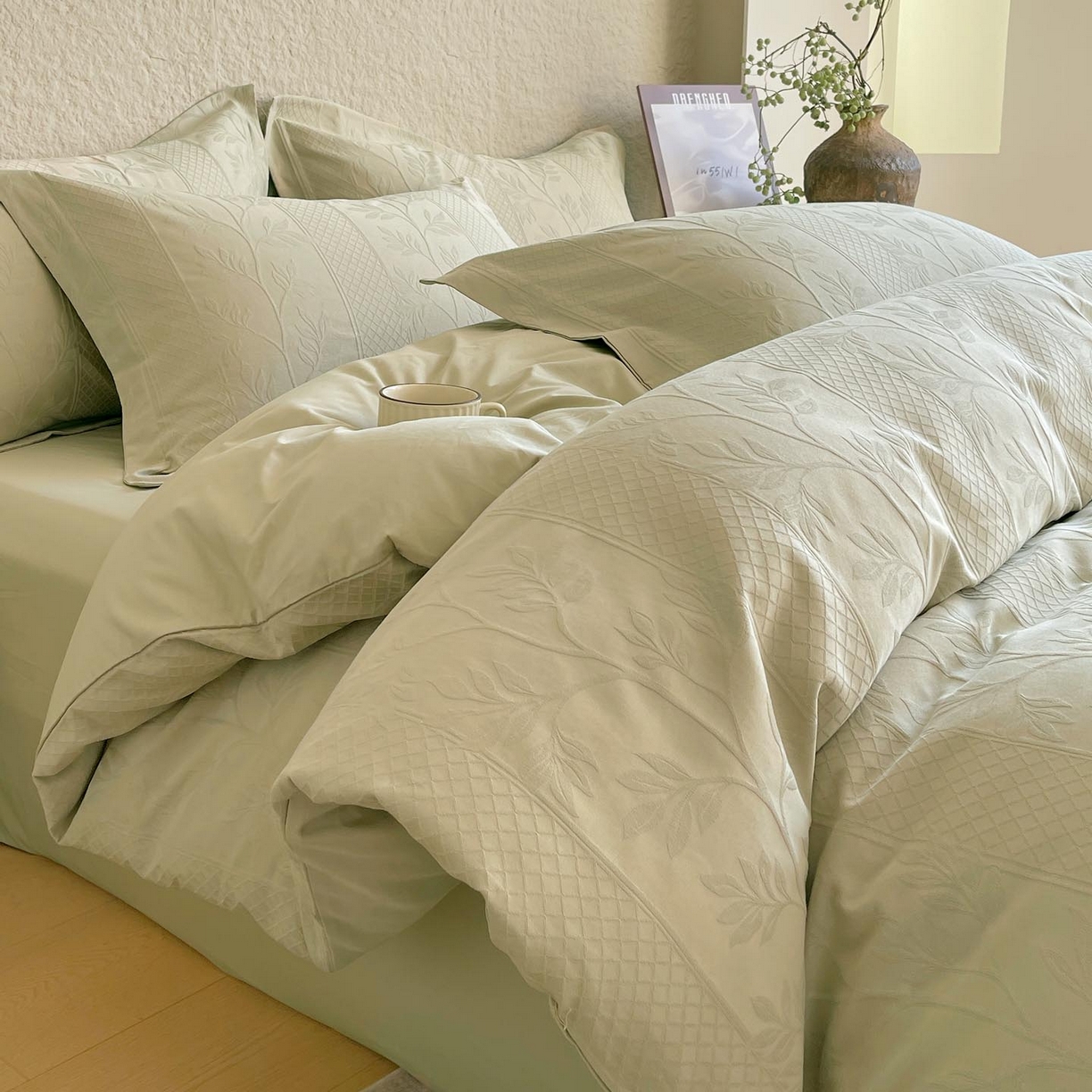 91家纺网 家纺一手货源 找家纺 帅露家纺 2026新款A类全棉纯棉亮面浮雕提花四件套 芊芊叶语-奶绿