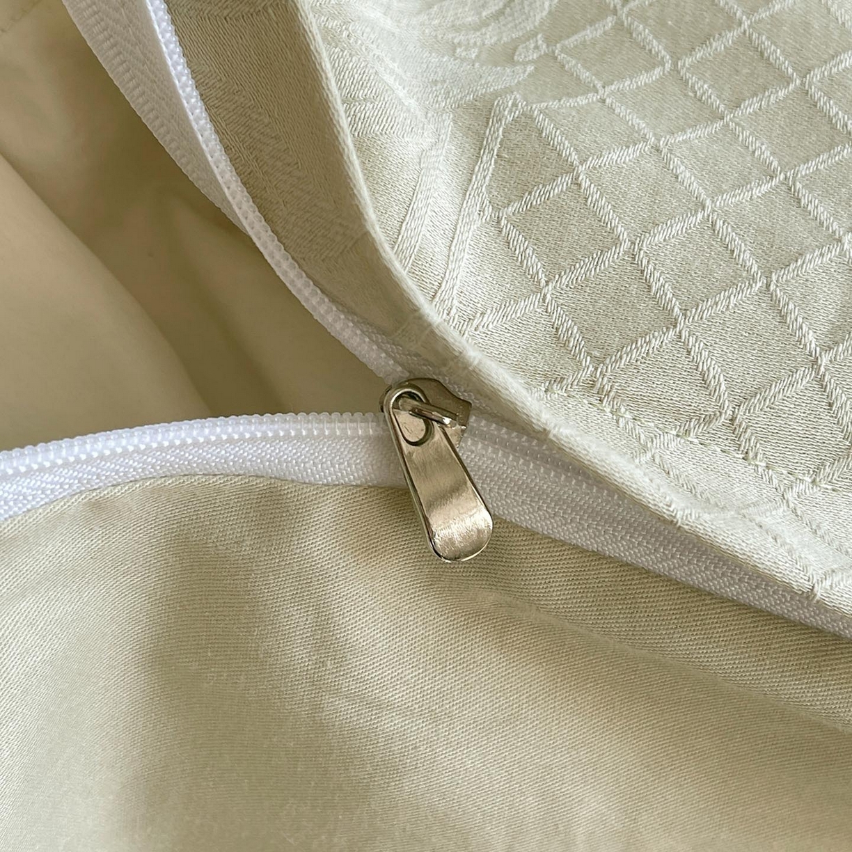 91家纺网 家纺一手货源 找家纺 帅露家纺 2026新款A类全棉纯棉亮面浮雕提花四件套 芊芊叶语-奶绿