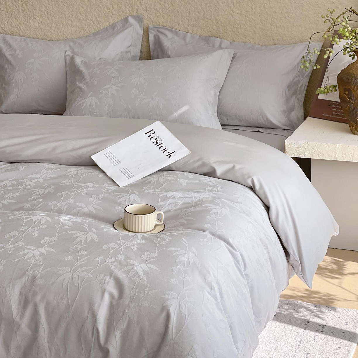 91家纺网 家纺一手货源 找家纺 帅露家纺 2026新款A类全棉纯棉亮面浮雕提花四件套 森语集-银灰