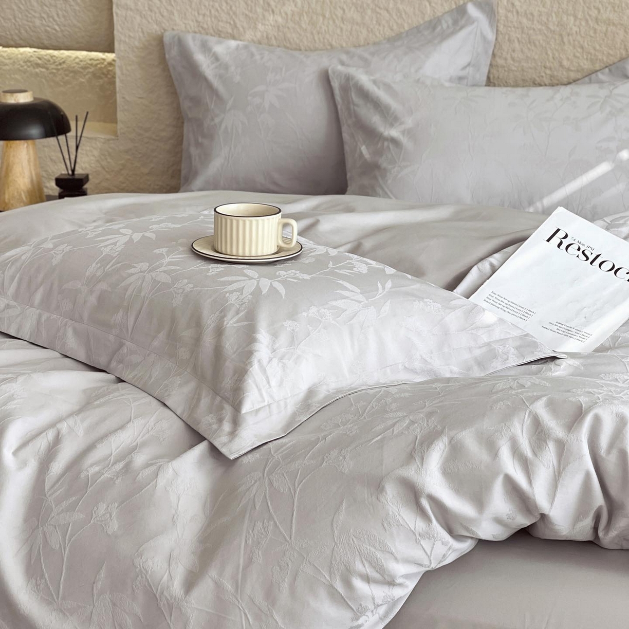 91家纺网 家纺一手货源 找家纺 帅露家纺 2026新款A类全棉纯棉亮面浮雕提花四件套 森语集-银灰