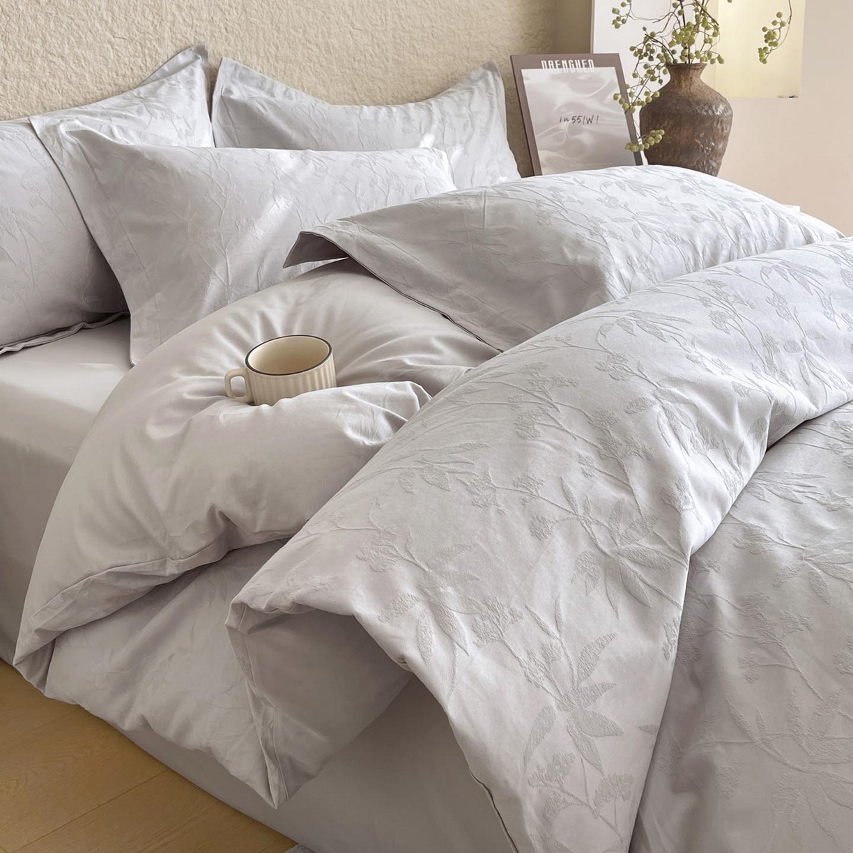 91家纺网 家纺一手货源 找家纺 帅露家纺 2026新款A类全棉纯棉亮面浮雕提花四件套 森语集-银灰