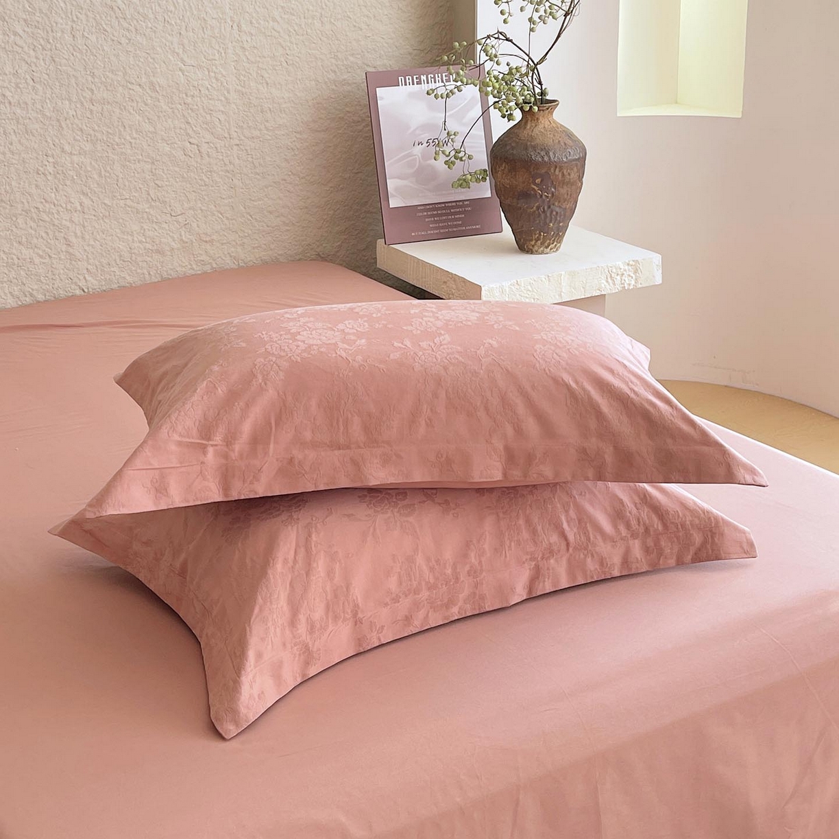 91家纺网 家纺一手货源 找家纺 帅露家纺 2026新款A类全棉纯棉亮面浮雕提花四件套 山野慕色-深豆沙