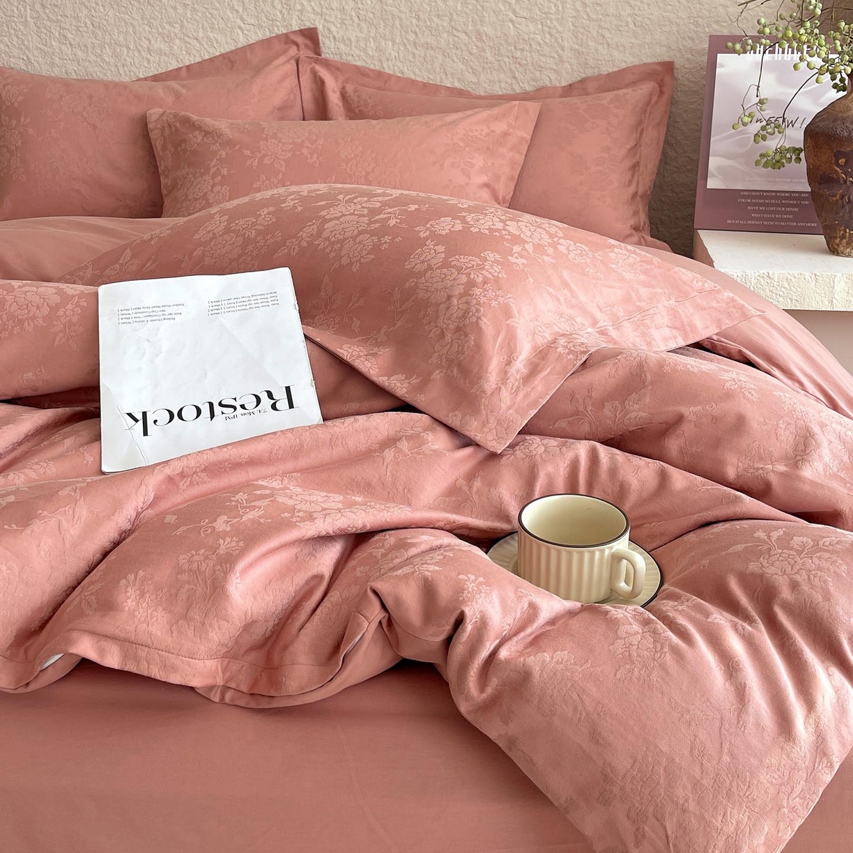 91家纺网 家纺一手货源 找家纺 帅露家纺 2026新款A类全棉纯棉亮面浮雕提花四件套 山野慕色-深豆沙