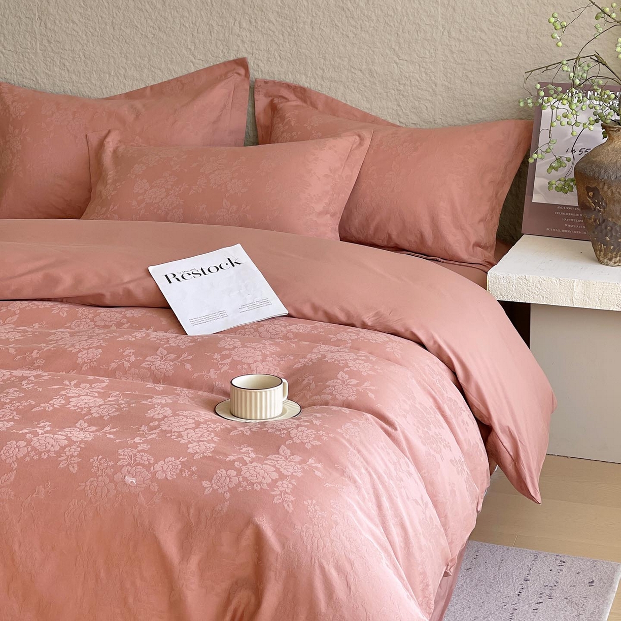 91家纺网 家纺一手货源 找家纺 帅露家纺 2026新款A类全棉纯棉亮面浮雕提花四件套 山野慕色-深豆沙