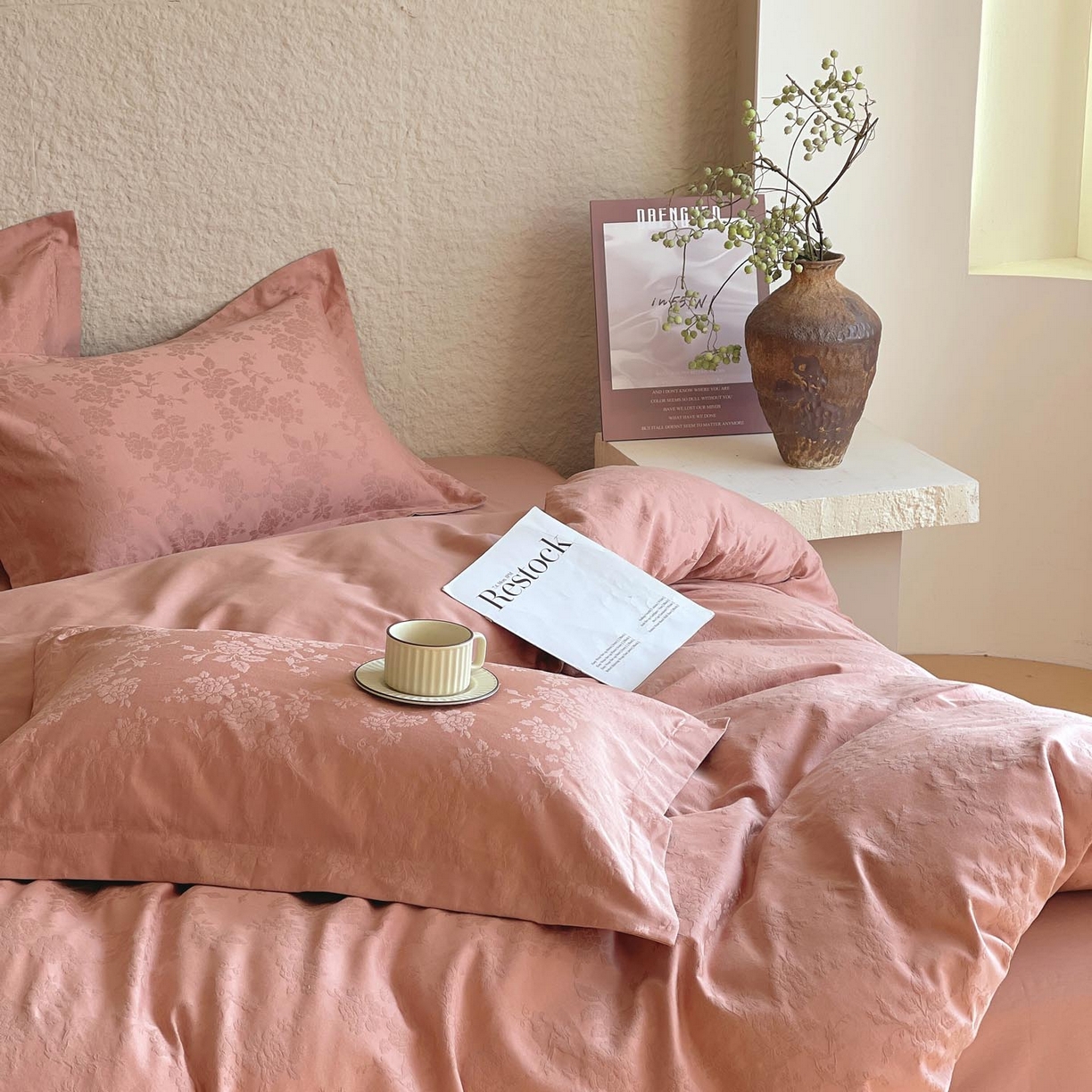 91家纺网 家纺一手货源 找家纺 帅露家纺 2026新款A类全棉纯棉亮面浮雕提花四件套 山野慕色-深豆沙